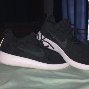 Nike women’s Roshe 2
